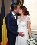 Belgie 16 juni 2016
Een zwangere Belle Perez trouwt met Wouter van der Horst. De ouders zijn natuurlijk ook aanwezig.