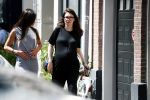 Amsterdam 6 juni 2016
Carice v Houten zwanger op terras en aan het winkelen bij vitaminstore.