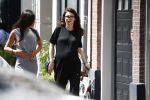 Amsterdam 6 juni 2016
Carice v Houten zwanger op terras en aan het winkelen bij vitaminstore.