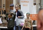 Amsterdam 22 juni 2016 
Danielle Oerlemans met allemaal kinderen in amsterdam zuid