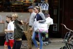 Amsterdam 22 juni 2016 
Danielle Oerlemans met allemaal kinderen in amsterdam zuid