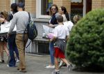 Amsterdam 22 juni 2016 
Danielle Oerlemans met allemaal kinderen in amsterdam zuid