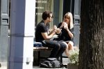 Amsterdam 22 juni 2016 
Zanger Dotan harpenau met (een) vriendin  in amsterdam zuid