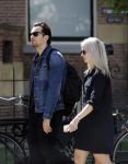 Amsterdam 22 juni 2016 
Zanger Dotan harpenau met (een) vriendin  in amsterdam zuid