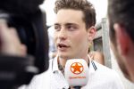 Amsterdam 8 juni 2016
Douwe Bob verkoopt de eerste 100 jaarten voor zijn concert in de heineken music hall HMH op de albert Cuyp markt.