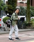 Amsterdam 13 juni 2016
Edgar davids met golftas op straat in Amsterdam zuid.
