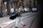 Amsterdam 13 juni 2016
Edgar davids met golftas op straat in Amsterdam zuid.