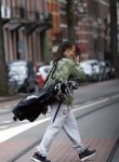 Amsterdam 13 juni 2016
Edgar davids met golftas op straat in Amsterdam zuid.