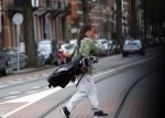 Amsterdam 13 juni 2016
Edgar davids met golftas op straat in Amsterdam zuid.