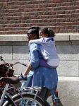Amsterdam 9 juni 2016 
Edsilia Rombley met dochter in haar nek
