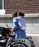 Amsterdam 9 juni 2016 
Edsilia Rombley met dochter in haar nek