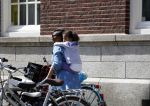 Amsterdam 9 juni 2016 
Edsilia Rombley met dochter in haar nek