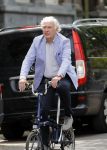 Amsterdam 10 jnuni 2016
Fred Oster op de fiets in A~msterdam zuid.