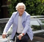 Amsterdam 10 jnuni 2016
Fred Oster op de fiets in A~msterdam zuid.