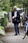 Amsterdam 13 juni 2016
Hans v Willigenburg laat zijn hond uit.