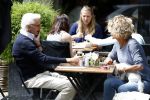 Amsterdam 10 juni 2016 
Manfred de Graaf met een vriendin op een terras in amsterdam zuid.