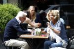 Amsterdam 10 juni 2016 
Manfred de Graaf met een vriendin op een terras in amsterdam zuid.