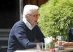 Amsterdam 10 juni 2016 
Manfred de Graaf met een vriendin op een terras in amsterdam zuid.