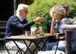 Amsterdam 10 juni 2016 
Manfred de Graaf met een vriendin op een terras in amsterdam zuid.