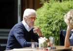 Amsterdam 10 juni 2016 
Manfred de Graaf met een vriendin op een terras in amsterdam zuid.