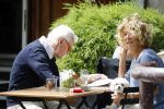 Amsterdam 10 juni 2016 
Manfred de Graaf met een vriendin op een terras in amsterdam zuid.