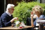 Amsterdam 10 juni 2016 
Manfred de Graaf met een vriendin op een terras in amsterdam zuid.