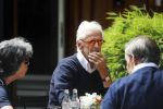 Amsterdam 10 juni 2016 
Manfred de Graaf met een vriendin op een terras in amsterdam zuid.