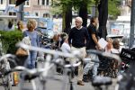 Amsterdam 10 juni 2016 
Manfred de Graaf met een vriendin op een terras in amsterdam zuid.