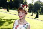 Haarzuilens 22 juni 2016
Haringparty op kasteel Haarzuilens. Marijke Helwegen met man