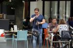 Amsterdam 7 juni 2016
Martijn Krabbe en zijn vriendin Noi Pakon op terras bij Loetje.