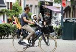 Amsterdam 22 juni 2016  
Ronald de Boer met zijn dochter op de fiets.