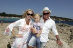 ibiza 27 juni 2016
Sonja Bakker met man Jan Reus en zoon Bram bij cala Bassa. Ze rijden in een VW kever cabrio.