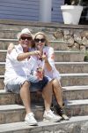 ibiza 27 juni 2016
Sonja Bakker met man Jan Reus en zoon Bram bij cala Bassa. Ze rijden in een VW kever cabrio.