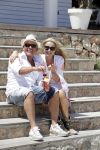 ibiza 27 juni 2016
Sonja Bakker met man Jan Reus en zoon Bram bij cala Bassa. Ze rijden in een VW kever cabrio.
