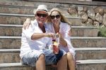 ibiza 27 juni 2016
Sonja Bakker met man Jan Reus en zoon Bram bij cala Bassa. Ze rijden in een VW kever cabrio.
