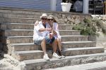 ibiza 27 juni 2016
Sonja Bakker met man Jan Reus en zoon Bram bij cala Bassa. Ze rijden in een VW kever cabrio.