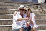 ibiza 27 juni 2016
Sonja Bakker met man Jan Reus en zoon Bram bij cala Bassa. Ze rijden in een VW kever cabrio.