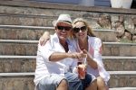 ibiza 27 juni 2016
Sonja Bakker met man Jan Reus en zoon Bram bij cala Bassa. Ze rijden in een VW kever cabrio.