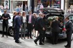 Den Bosch 123 juni 2018
Afscheidsdienst / begrafenis moeder Albert Verlinde . Onno Hoes draagt mede de kist.