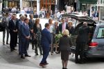 Den Bosch 123 juni 2018
Afscheidsdienst / begrafenis moeder Albert Verlinde . Onno Hoes draagt mede de kist.