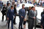 Den Bosch 123 juni 2018
Afscheidsdienst / begrafenis moeder Albert Verlinde . Onno Hoes draagt mede de kist.