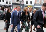 Den Bosch 123 juni 2018
Afscheidsdienst / begrafenis moeder Albert Verlinde . Onno Hoes draagt mede de kist.