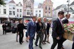 Den Bosch 123 juni 2018
Afscheidsdienst / begrafenis moeder Albert Verlinde . Onno Hoes draagt mede de kist.