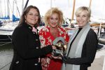 Muiden 18 juni 2018
UITREIKING COSMOQUEEN AWARD 2018 AAN KARIN BLOEMEN EN MARJOLEIN DE JONG door Anita Witzier.