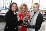 Muiden 18 juni 2018
UITREIKING COSMOQUEEN AWARD 2018 AAN KARIN BLOEMEN EN MARJOLEIN DE JONG door Anita Witzier.