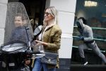 Amsterdam 18 juni 2018
Christie Bokma met zoontje op de pc hooftstraat.