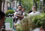 Amsterdam 16 juni 2018
Djarno Hofland met dochtertje op de cornelis schuytstraat