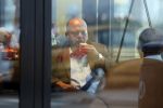 Amersfoort 8 juni 2018
Fred Teeven drinkt kopje koffie met een relatie bij de starbucks.