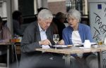 Amsterdam 19 juni 2018
Frits Bolkestein met zijn vrouw Femke Boersma op terras en op de utrechtsestraat.