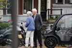 Amsterdam 19 juni 2018
Frits Bolkestein met zijn vrouw Femke Boersma op terras en op de utrechtsestraat.